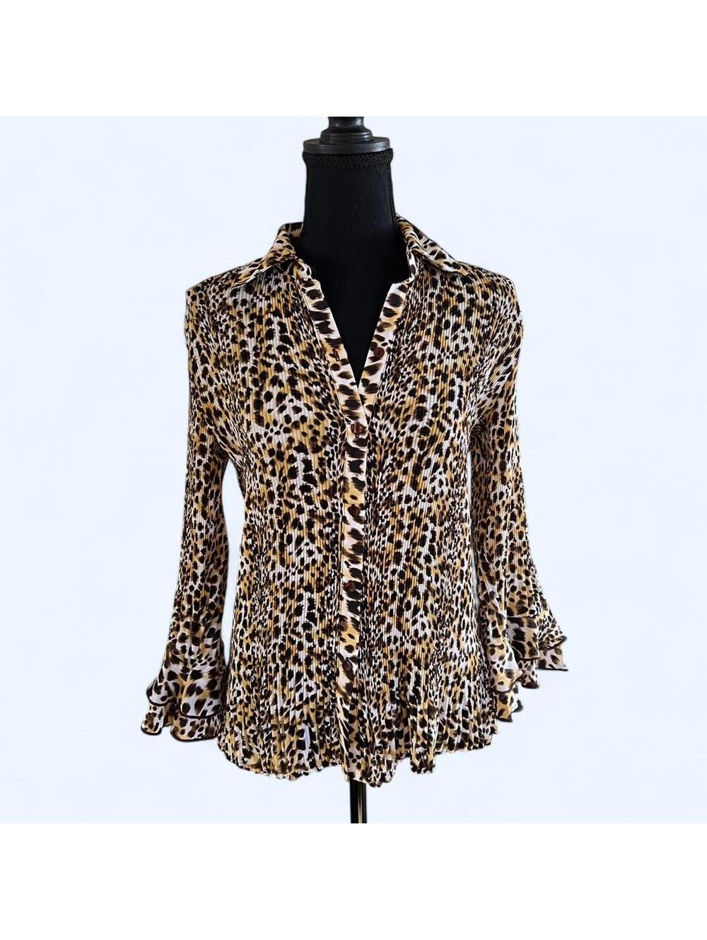 Vintage Y2K leopard print  flared sleeve top size Medium 🤎